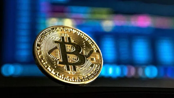 U.S. Bitcoin ETFs Lose $242.30 Million